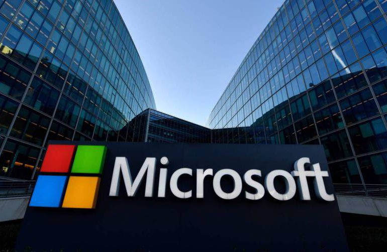 El 4 de abril del 1975 Bill Gates y Paul Allen fundan la empresa de software Microsoft