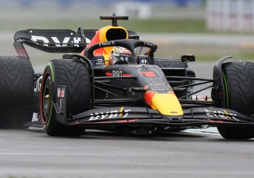 Verstappen gana la carrera esprint y saldrá en cabeza el domingo en Imola