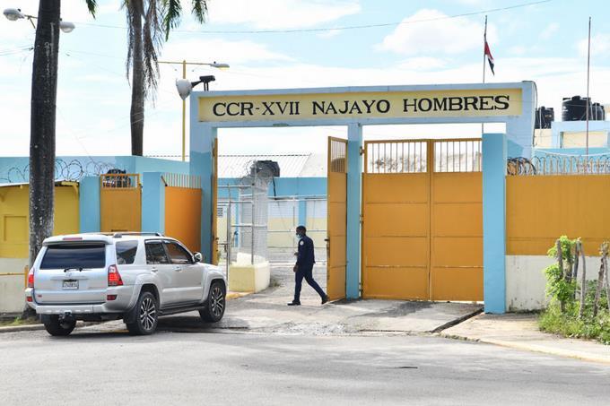 Persiguen a acusado de homicidio que se fugó de la cárcel de Najayo