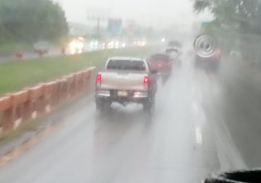 Obras Públicas informa dificultades en el tránsito del KM 22 autopista Duarte a causa de las intensas lluvias