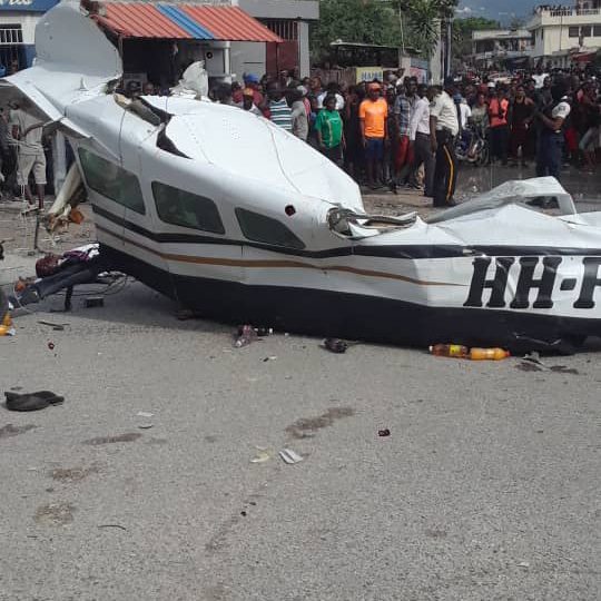 Cae avioneta en Haití y deja un saldo de seis muertos | RC Noticias