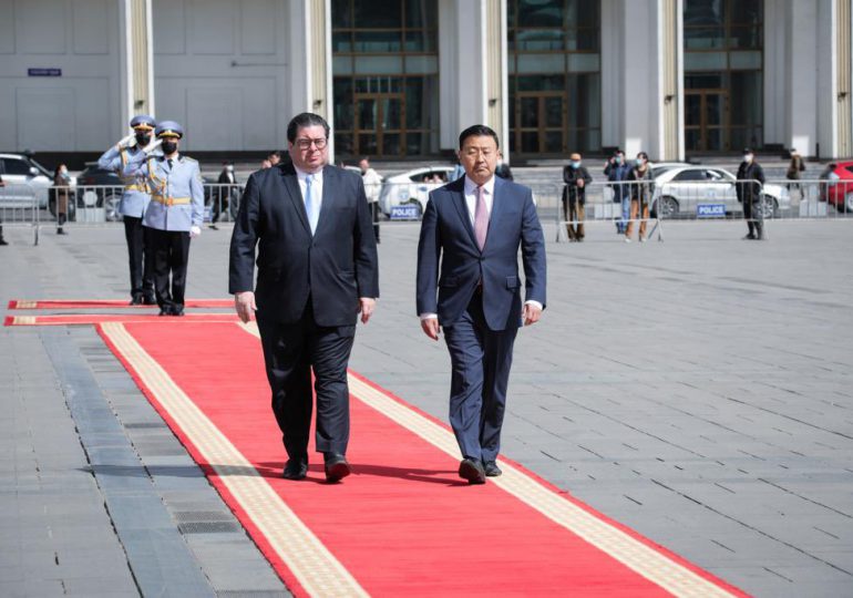 Embajador Hans Dannenberg presenta cartas credenciales en el Estado de Mongolia