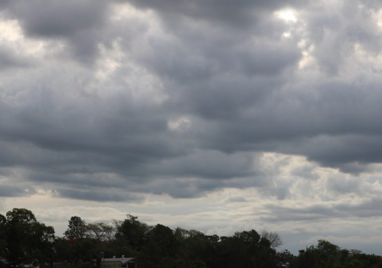 La ONAMET pronostica tarde medio nublada y algunas lluvias al norte del país