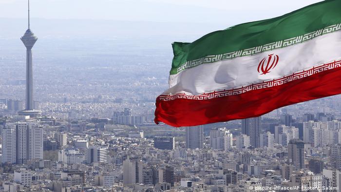 Irán sanciona a 24 estadounidenses, entre ellos un exgeneral