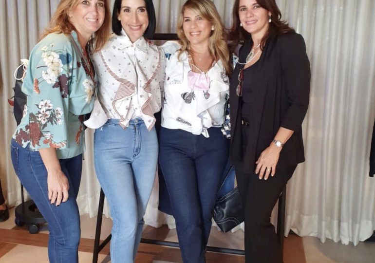 Raquel Arbaje promueve pantalón jeans de su hija