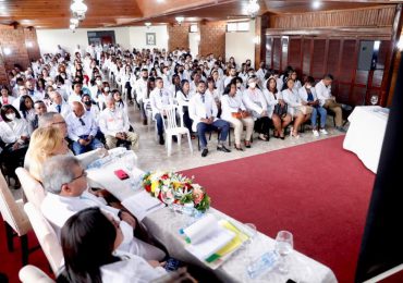 450 nuevos médicos ingresan al Colegio Médico Dominicano