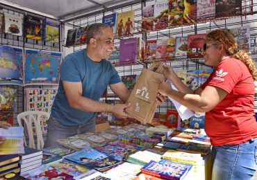 Por primera vez, en la Feria del Libro se implementa el uso de bolsas biodegradables
