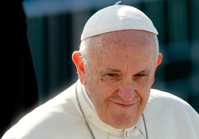 Papa lanza un libro en Italia contra la guerra y el rearme