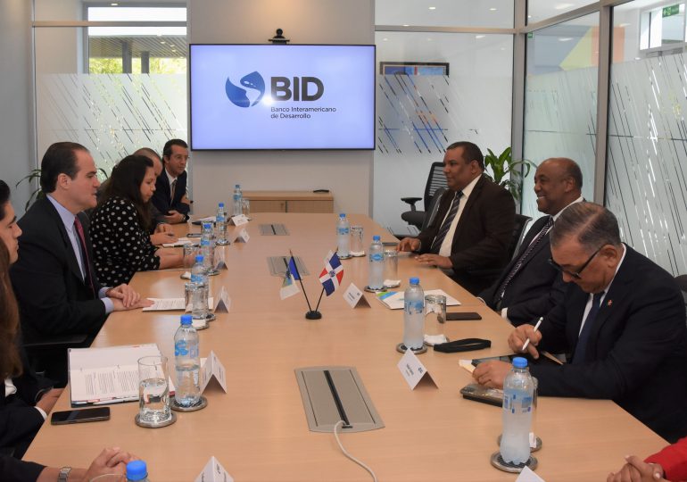Presidente del BID y ministro de Energía y Minas hablan sobre proyectos energéticos