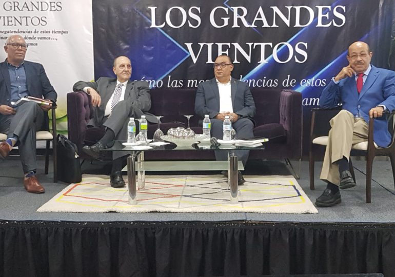 Vídeo| Temístocles Montás pone en circulación libro "Los Grandes Vientos"