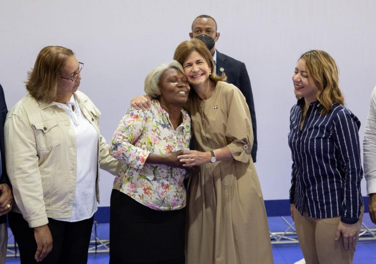 Vicepresidenta entrega viviendas, participa en jornada “Primero Tú” y visita INESPRE en Villa Altagracia