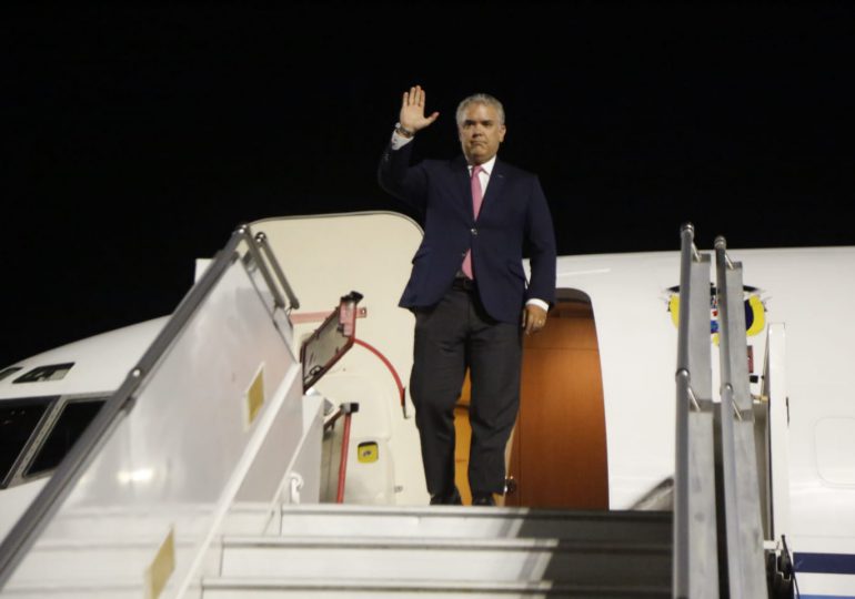 Presidente colombiano, Iván Duque, llegó al país en vuelo privado por AILA