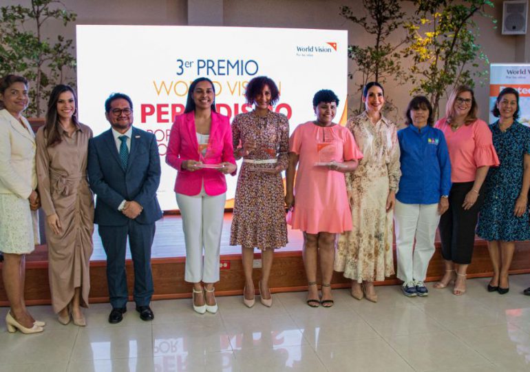 Raquel Arbaje encabeza premiación 3er Premio de Periodismo por los Niños