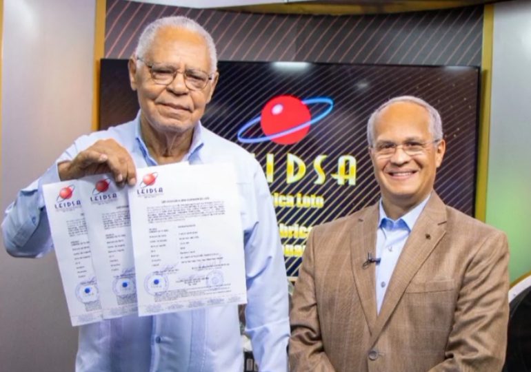 Hombre de 85 años gana RD$149 millones de pesos tras realizar 10 veces la misma jugada del loto