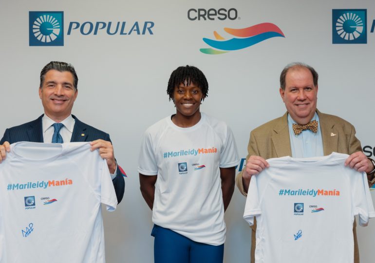 Banco Popular firma a la medallista olímpica Marileidy Paulino