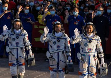Astronautas vuelven a Tierra tras misión espacial tripulada más larga de China