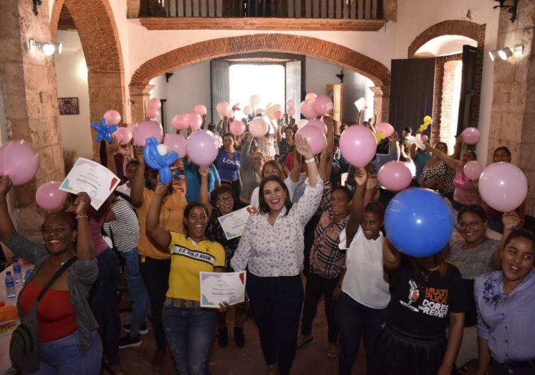 Michelle Ortiz impacta a cientos de mujeres a través de la Fundación Trazos Solidarios