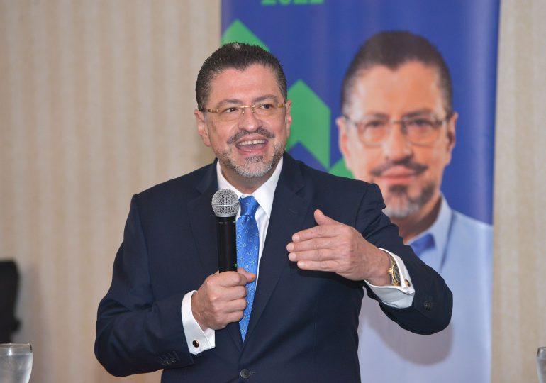 Conteo preliminar posiciona a Rodrigo Chaves como el próximo presidente de Costa Rica