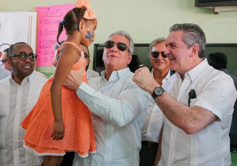 Lisandro Macarrulla acompaña a Neney Cabrera en Jornada de Inclusión Social “Primero Tú” en Pedernales