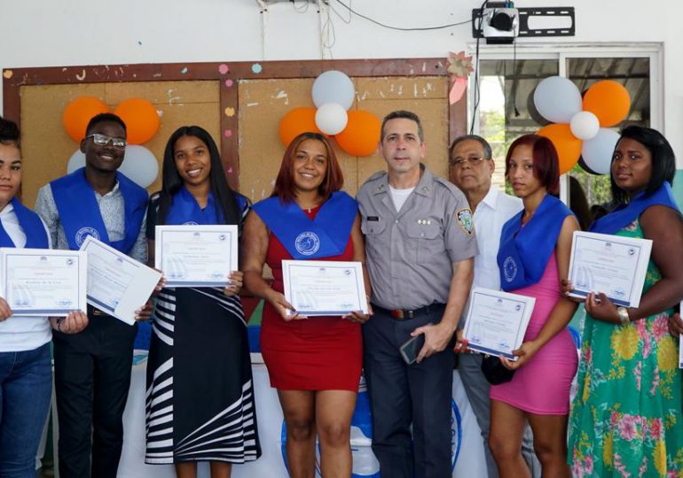 Consejo Nacional de Drogas realiza graduación de “Líderes Comunitarios y Agentes Multiplicadores” en La Piedra