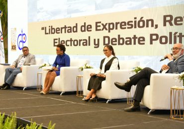 JCE y periodistas realizan panel “Libertad de Expresión, Reforma Electoral y Debate Político”