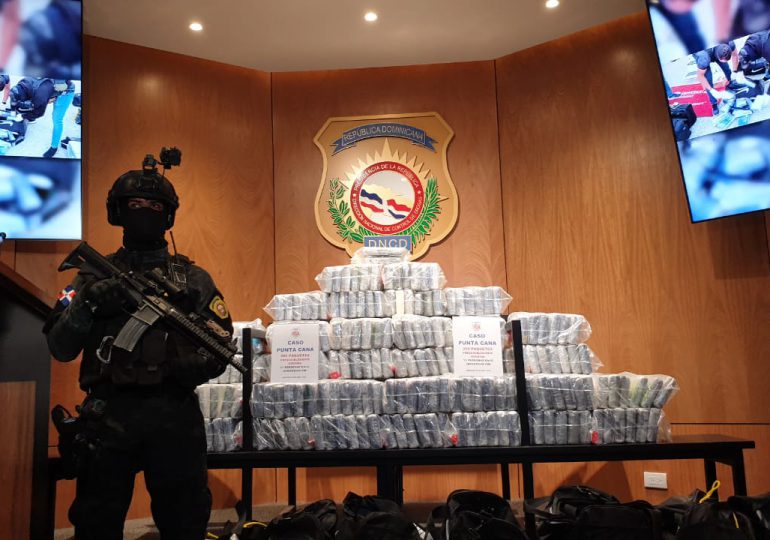 Autoridades incautan 200 paquetes de drogas en aeropuerto de Punta Cana; investigan a 11 personas
