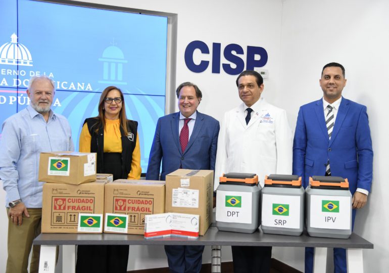 Ministerio de Salud recibe donación de más de un millón vacunas por parte del Gobierno de Brasil