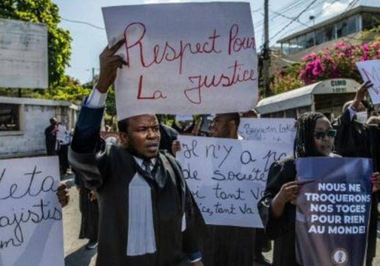 Hartazgo en Haití ante un paralizado sistema judicial: "Un abogado recibió un disparo"
