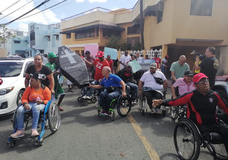 VIDEO | Conadis cancela siete personas con discapacidad; exigen su reposición