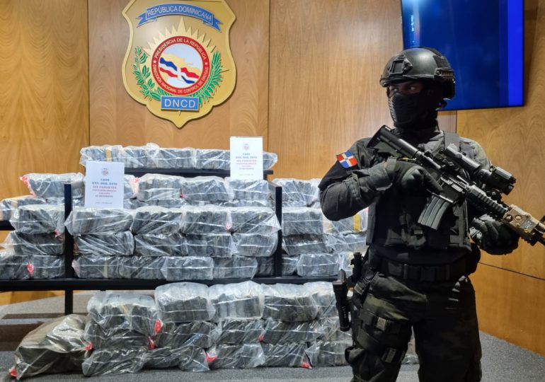 Arrestan dos personas y ocupan más de 400 paquetes de presunta cocaína en SDE