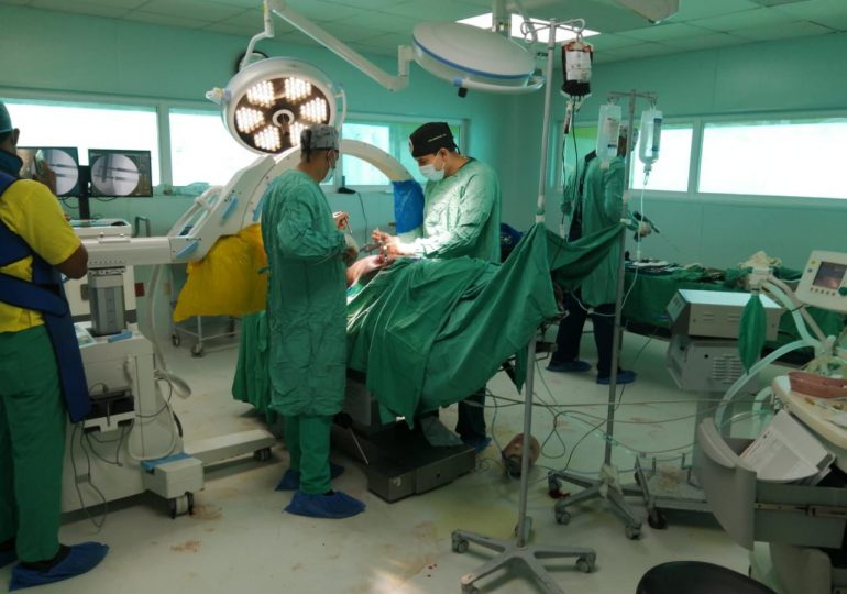Ney Arias Lora realiza operativo quirúrgico para disponer con mayor cantidad de camas en Semana Santa