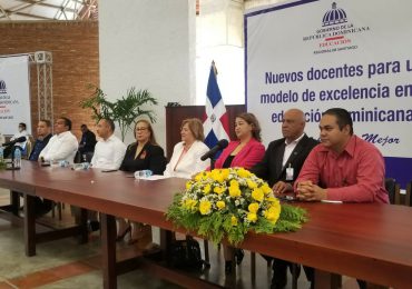 Nuevos docentes juran ante autoridades del Minerd compromiso de mejorar calidad educación RD