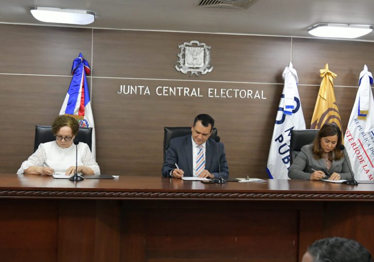 JCE firma acuerdo de colaboración institucional con MP y MMujer