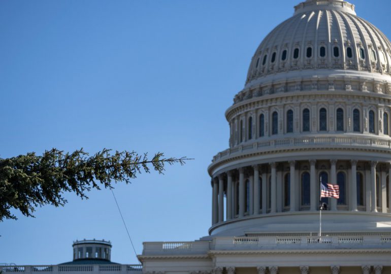 Policía ordena evacuar el Capitolio en Washington por amenaza aérea