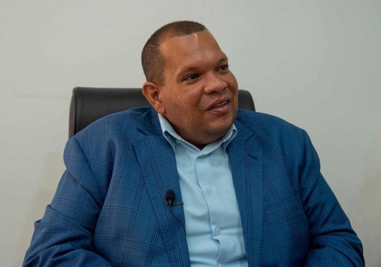 Alcalde Carlos Guzmán se sitúa con valoración positiva de 97% | RC Noticias