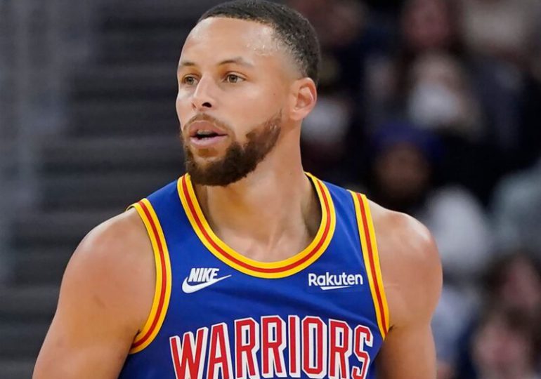 Steph Curry “optimista” para estar listo en inicio de playoffs
