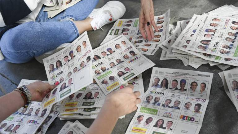 Colombia cierra votación presidencial y comienza conteo preliminar