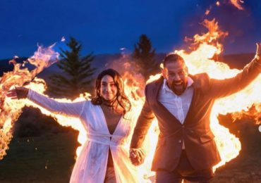 Vídeo|  Pareja de novios se prenden fuego en plena boda