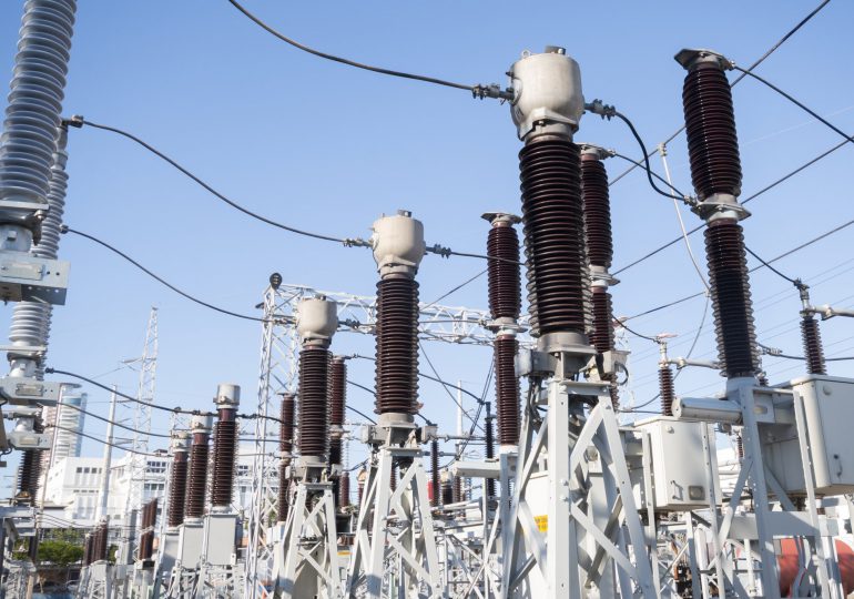 Edesur anuncia interrupción de energía eléctrica por déficit en algunas plantas