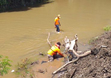 Recuperan cadáveres de dos jóvenes que fueron arrastrados por crecida de Río Camú en La Vega