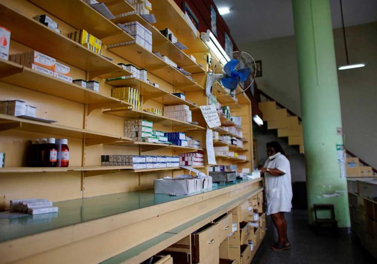 Autoridades cubanas reconocen fuerte escasez de medicamentos