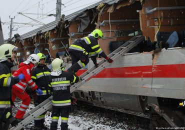 Un muerto y más de una decena de heridos en accidente de tren en Austria