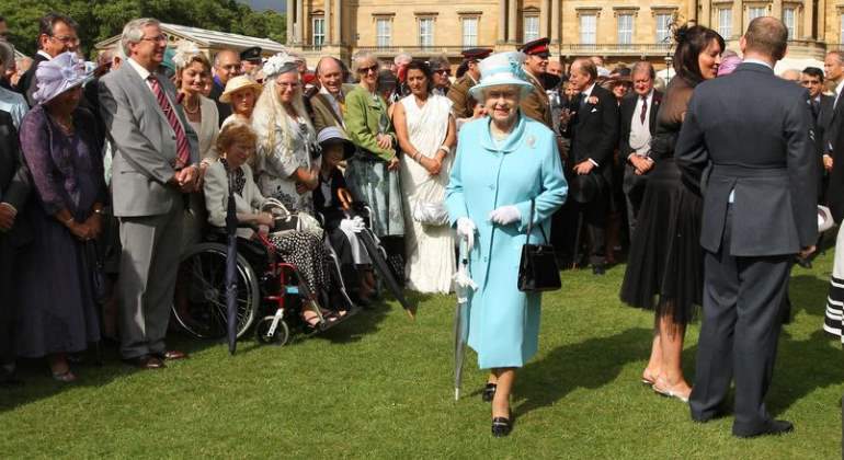 Reina Isabel II se perderá las tradicionales "fiesta de jardín" del palacio de Buckingham