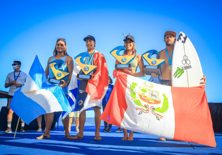 Peruanos se coronan campeones de torneo internacional de surf disputado en Galápagos