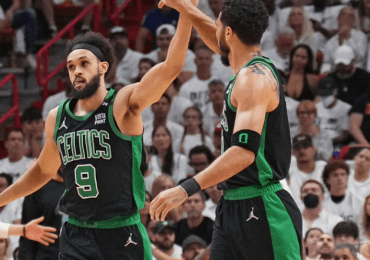 Brown y Tatum unen fuerzas y Celtics se van al frente 3-2 en serie final del Este