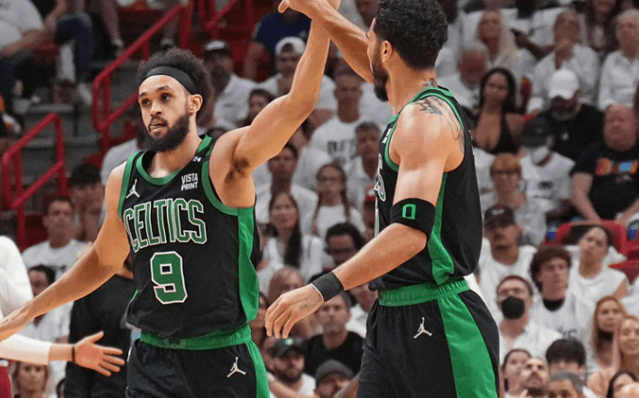 Brown y Tatum unen fuerzas y Celtics se van al frente 3-2 en serie final del Este
