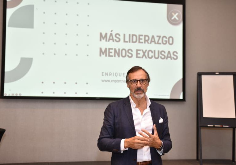 Conferencista uruguayo participa en charla sobre el liderazgo postpandemia