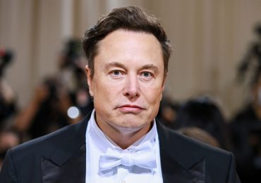 Elon Musk niega acusaciones de agresión sexual y sugiere un complot