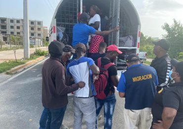 La Dirección General de Migración detiene 385 haitianos en Ciudad Juan Bosch