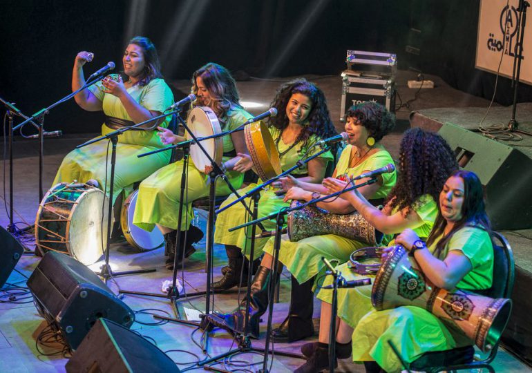 Percusionistas mujeres y sus tambores tabla rompen tabúes en Egipto